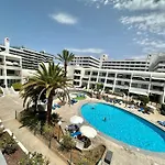 Centro Playa De Americas ארונה